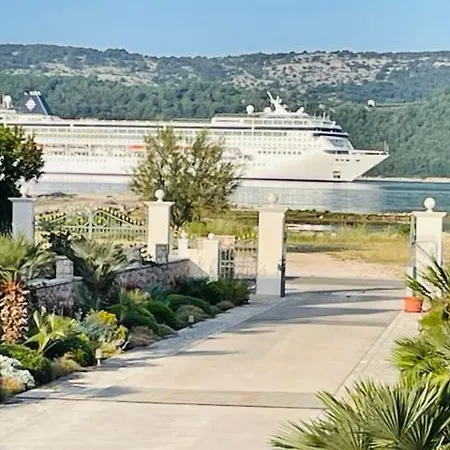 Americana Διαμέρισμα *